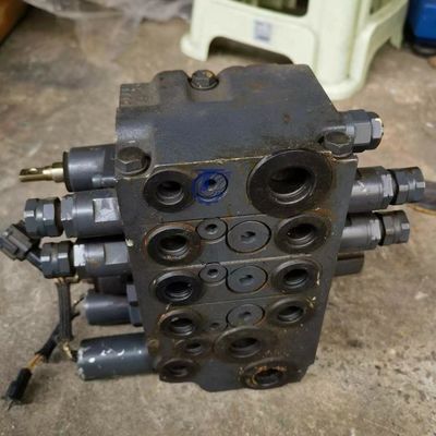 723-82-31100 7238231100 723-82-30100 Für Komatsu FD35/40-10 FD35Y/40Y-10 FD40Z-10 FD45-10 Gabelstaplerteile Hydraulisches Hauptsteuerschlepper Nachlaufmarkt Original